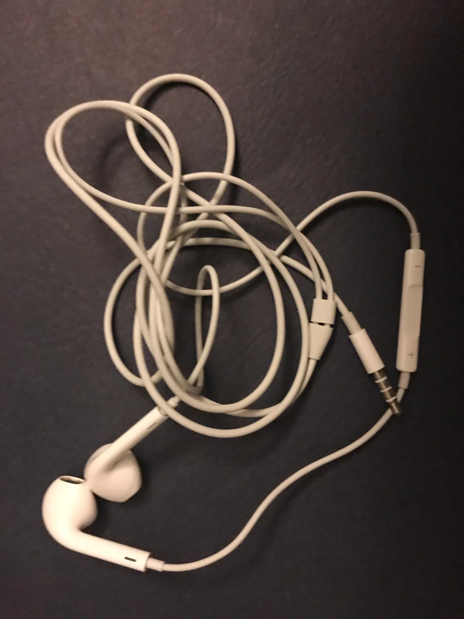 Normal 3.5mm corded Apple Earphones